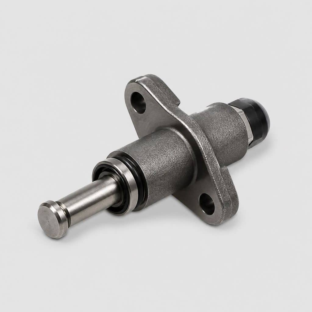 Tendeur hydraulique de chaîne de distribution sur fond clair