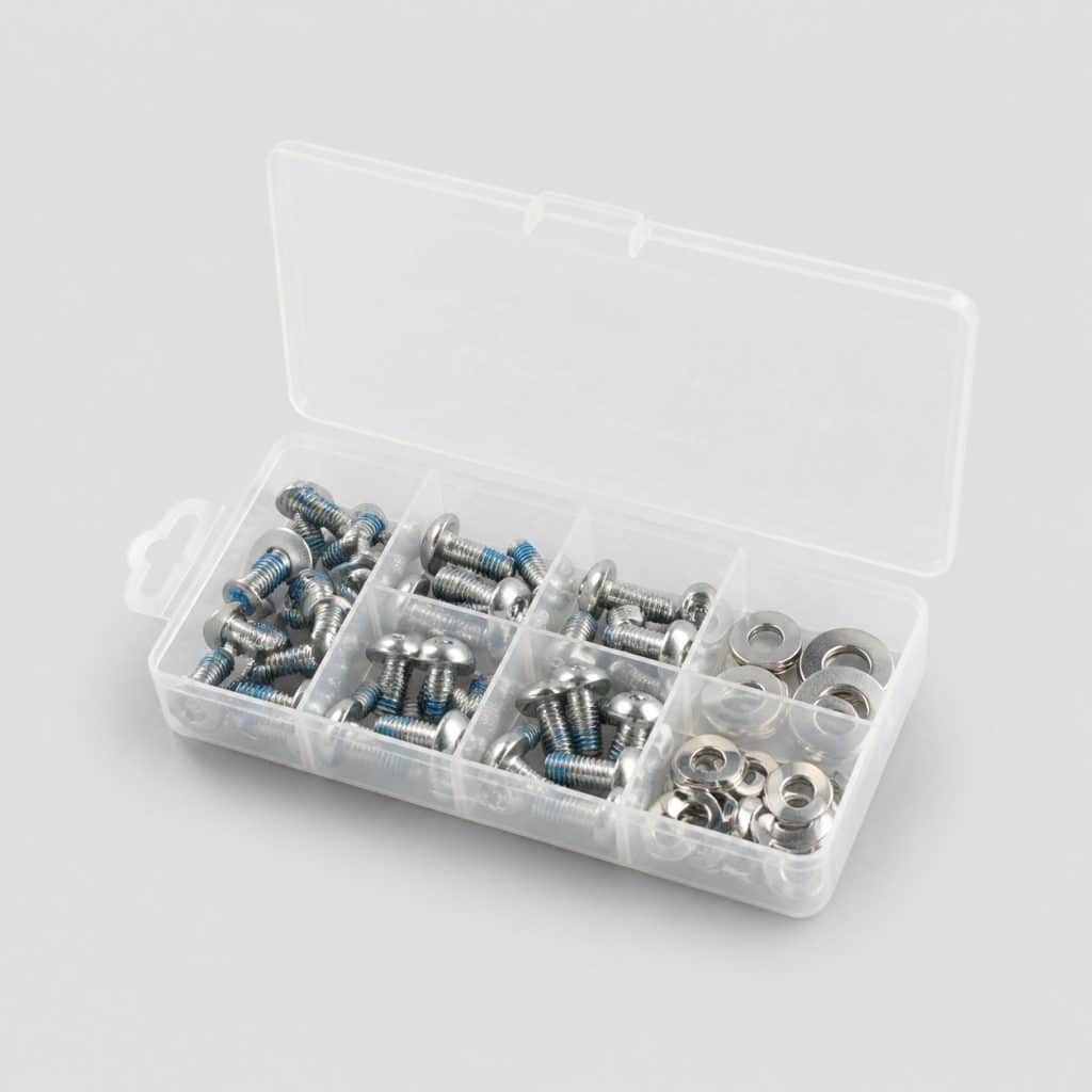 Boîte d'assortiment de vis et rondelles de fixation sur fond clair